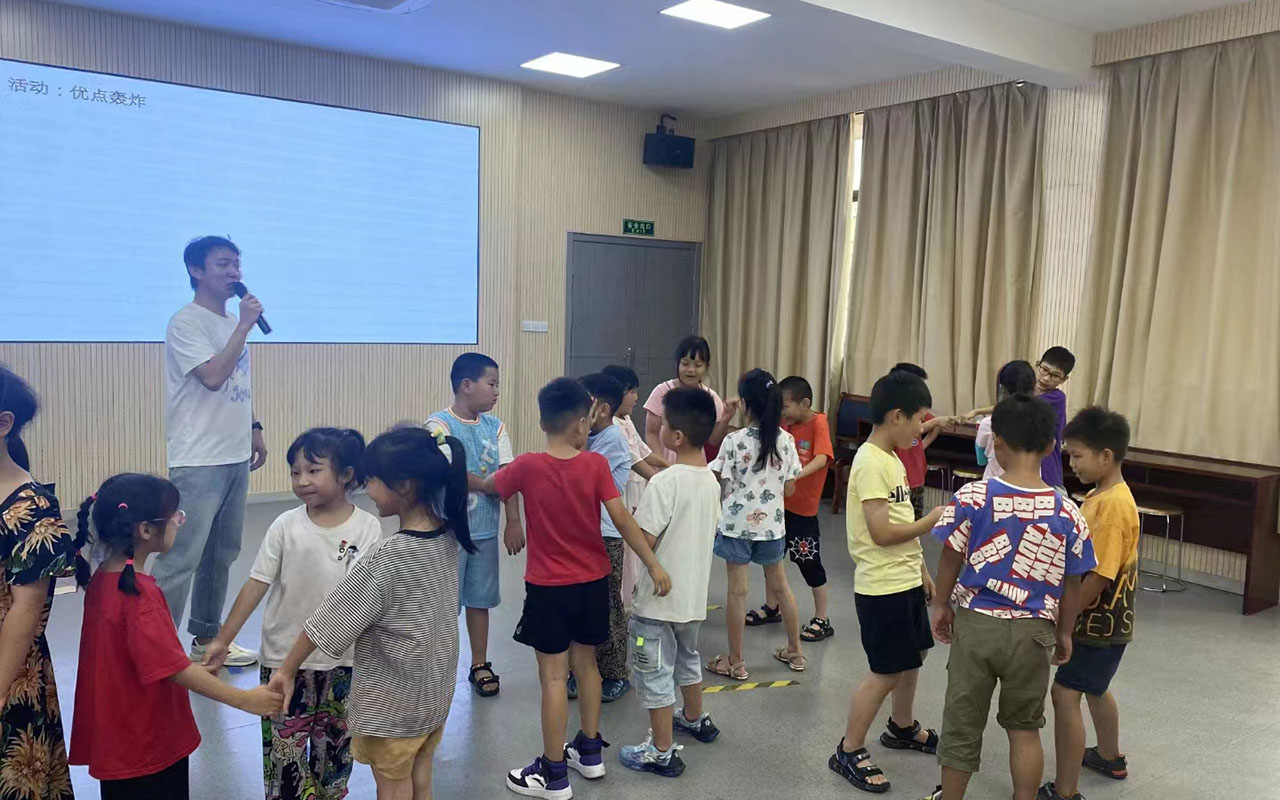 红安龙观乡中心学校